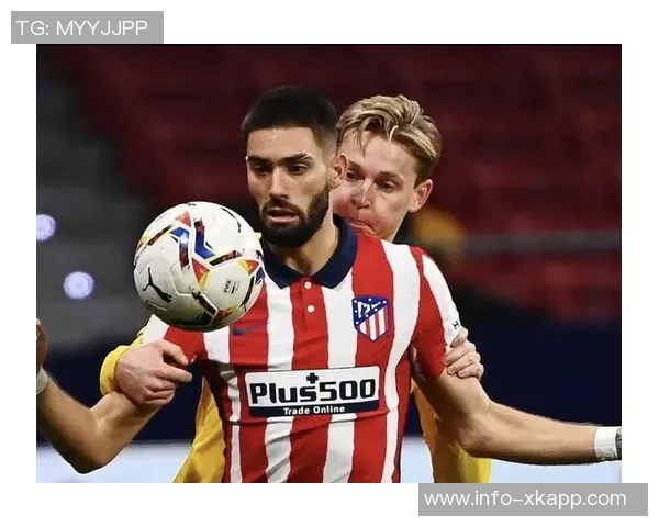 马卡分析吉梅内斯复出后防线组合的稳定性与潜力